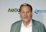 Amsterdam 4 november 2025
Premiere Augurk aan zee in Tuschinski met de cast die bestaat uit oa Monic Hendrickx Martin v Waardenberg Olga Zuiderhoek Jelka v Houten Frank Lammers Peter v d Begin en Tibor Lukacs. Robert v Hemert heeft de titelsong geschreven .