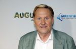 Amsterdam 4 november 2025
Premiere Augurk aan zee in Tuschinski met de cast die bestaat uit oa Monic Hendrickx Martin v Waardenberg Olga Zuiderhoek Jelka v Houten Frank Lammers Peter v d Begin en Tibor Lukacs. Robert v Hemert heeft de titelsong geschreven .