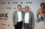 Amsterdam 4 november 2025
Premiere Augurk aan zee in Tuschinski met de cast die bestaat uit oa Monic Hendrickx Martin v Waardenberg Olga Zuiderhoek Jelka v Houten Frank Lammers Peter v d Begin en Tibor Lukacs. Robert v Hemert heeft de titelsong geschreven . Oos Kesbeke met zijn zoon Silvian Kesbeke