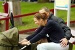 WEESP 8 juli 2002

Pernille la lau met man en kind aan het wandelen

Peter Smulders bv