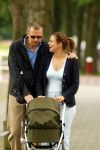 WEESP 8 juli 2002

Pernille la lau met man en kind aan het wandelen

Peter Smulders bv
