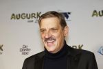 Amsterdam 4 november 2025
Premiere Augurk aan zee in Tuschinski met de cast die bestaat uit oa Monic Hendrickx Martin v Waardenberg Olga Zuiderhoek Jelka v Houten Frank Lammers Peter v d Begin en Tibor Lukacs. Robert v Hemert heeft de titelsong geschreven .