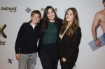 Amsterdam 4 november 2025
Premiere Augurk aan zee in Tuschinski met de cast die bestaat uit oa Monic Hendrickx Martin v Waardenberg Olga Zuiderhoek Jelka v Houten Frank Lammers Peter v d Begin en Tibor Lukacs. Robert v Hemert heeft de titelsong geschreven .