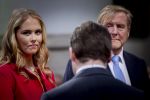 Den Haag 20 november 2025
 Prinses Amalia en haar vader Koning Willem Alexander bij de Grote Kerk, na de Bijzondere Verenigde Vergadering van de Eerste en Tweede Kamer, ter gelegenheid van de tachtigste verjaardag dat het parlement na de Tweede Wereldoorlog voor het eerst weer in gezamenlijkheid bijeenkwam. Eerste Kamervoorzitter Mei Li Vos Tweede Kamervoorzitter Thom van Campenvingen ze op .