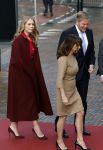 Den Haag 20 november 2025
 Prinses Amalia en haar vader Koning Willem Alexander bij de Grote Kerk, na de Bijzondere Verenigde Vergadering van de Eerste en Tweede Kamer, ter gelegenheid van de tachtigste verjaardag dat het parlement na de Tweede Wereldoorlog voor het eerst weer in gezamenlijkheid bijeenkwam. Eerste Kamervoorzitter Mei Li Vos Tweede Kamervoorzitter Thom van Campenvingen ze op .