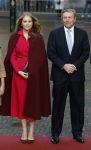 Den Haag 20 november 2025
 Prinses Amalia en haar vader Koning Willem Alexander bij de Grote Kerk, na de Bijzondere Verenigde Vergadering van de Eerste en Tweede Kamer, ter gelegenheid van de tachtigste verjaardag dat het parlement na de Tweede Wereldoorlog voor het eerst weer in gezamenlijkheid bijeenkwam. Eerste Kamervoorzitter Mei Li Vos Tweede Kamervoorzitter Thom van Campenvingen ze op .