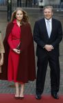 Den Haag 20 november 2025
 Prinses Amalia en haar vader Koning Willem Alexander bij de Grote Kerk, na de Bijzondere Verenigde Vergadering van de Eerste en Tweede Kamer, ter gelegenheid van de tachtigste verjaardag dat het parlement na de Tweede Wereldoorlog voor het eerst weer in gezamenlijkheid bijeenkwam. Eerste Kamervoorzitter Mei Li Vos Tweede Kamervoorzitter Thom van Campenvingen ze op .