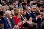 Den Haag 20 november 2025
 Prinses Amalia en haar vader Koning Willem Alexander bij de Grote Kerk, na de Bijzondere Verenigde Vergadering van de Eerste en Tweede Kamer, ter gelegenheid van de tachtigste verjaardag dat het parlement na de Tweede Wereldoorlog voor het eerst weer in gezamenlijkheid bijeenkwam. Eerste Kamervoorzitter Mei Li Vos Tweede Kamervoorzitter Thom van Campenvingen ze op .
