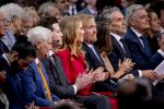 Den Haag 20 november 2025
 Prinses Amalia en haar vader Koning Willem Alexander bij de Grote Kerk, na de Bijzondere Verenigde Vergadering van de Eerste en Tweede Kamer, ter gelegenheid van de tachtigste verjaardag dat het parlement na de Tweede Wereldoorlog voor het eerst weer in gezamenlijkheid bijeenkwam. Eerste Kamervoorzitter Mei Li Vos Tweede Kamervoorzitter Thom van Campenvingen ze op .