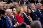 Den Haag 20 november 2025
 Prinses Amalia en haar vader Koning Willem Alexander bij de Grote Kerk, na de Bijzondere Verenigde Vergadering van de Eerste en Tweede Kamer, ter gelegenheid van de tachtigste verjaardag dat het parlement na de Tweede Wereldoorlog voor het eerst weer in gezamenlijkheid bijeenkwam. Eerste Kamervoorzitter Mei Li Vos Tweede Kamervoorzitter Thom van Campenvingen ze op .