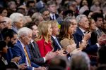 Den Haag 20 november 2025
 Prinses Amalia en haar vader Koning Willem Alexander bij de Grote Kerk, na de Bijzondere Verenigde Vergadering van de Eerste en Tweede Kamer, ter gelegenheid van de tachtigste verjaardag dat het parlement na de Tweede Wereldoorlog voor het eerst weer in gezamenlijkheid bijeenkwam. Eerste Kamervoorzitter Mei Li Vos Tweede Kamervoorzitter Thom van Campenvingen ze op .