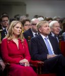 Den Haag 20 november 2025
 Prinses Amalia en haar vader Koning Willem Alexander bij de Grote Kerk, na de Bijzondere Verenigde Vergadering van de Eerste en Tweede Kamer, ter gelegenheid van de tachtigste verjaardag dat het parlement na de Tweede Wereldoorlog voor het eerst weer in gezamenlijkheid bijeenkwam. Eerste Kamervoorzitter Mei Li Vos Tweede Kamervoorzitter Thom van Campenvingen ze op .