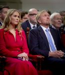 Den Haag 20 november 2025
 Prinses Amalia en haar vader Koning Willem Alexander bij de Grote Kerk, na de Bijzondere Verenigde Vergadering van de Eerste en Tweede Kamer, ter gelegenheid van de tachtigste verjaardag dat het parlement na de Tweede Wereldoorlog voor het eerst weer in gezamenlijkheid bijeenkwam. Eerste Kamervoorzitter Mei Li Vos Tweede Kamervoorzitter Thom van Campenvingen ze op .