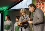 Laren (Gelderland) 19 november 2025
Bijeenkomst van nationale boomplantdag waar prinses Irene uit handen van Albert Verlinde een prijs krijgt omdat zij zich altijd ingezet heeft voor behoud en onderhoud bomen .