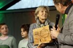 Laren (Gelderland) 19 november 2025
Bijeenkomst van nationale boomplantdag waar prinses Irene uit handen van Albert Verlinde een prijs krijgt omdat zij zich altijd ingezet heeft voor behoud en onderhoud bomen .