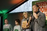 Laren (Gelderland) 19 november 2025
Bijeenkomst van nationale boomplantdag waar prinses Irene uit handen van Albert Verlinde een prijs krijgt omdat zij zich altijd ingezet heeft voor behoud en onderhoud bomen .