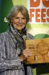 Laren (Gelderland) 19 november 2025
Bijeenkomst van nationale boomplantdag waar prinses Irene uit handen van Albert Verlinde een prijs krijgt omdat zij zich altijd ingezet heeft voor behoud en onderhoud bomen .