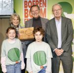 Laren (Gelderland) 19 november 2025
Bijeenkomst van nationale boomplantdag waar prinses Irene uit handen van Albert Verlinde een prijs krijgt omdat zij zich altijd ingezet heeft voor behoud en onderhoud bomen .