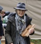Laren (Gelderland) 19 november 2025
Bijeenkomst van nationale boomplantdag waar prinses Irene uit handen van Albert Verlinde een prijs krijgt omdat zij zich altijd ingezet heeft voor behoud en onderhoud bomen .