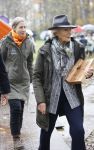 Laren (Gelderland) 19 november 2025
Bijeenkomst van nationale boomplantdag waar prinses Irene uit handen van Albert Verlinde een prijs krijgt omdat zij zich altijd ingezet heeft voor behoud en onderhoud bomen .