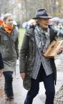 Laren (Gelderland) 19 november 2025
Bijeenkomst van nationale boomplantdag waar prinses Irene uit handen van Albert Verlinde een prijs krijgt omdat zij zich altijd ingezet heeft voor behoud en onderhoud bomen .