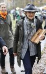 Laren (Gelderland) 19 november 2025
Bijeenkomst van nationale boomplantdag waar prinses Irene uit handen van Albert Verlinde een prijs krijgt omdat zij zich altijd ingezet heeft voor behoud en onderhoud bomen .