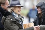 Laren (Gelderland) 19 november 2025
Bijeenkomst van nationale boomplantdag waar prinses Irene uit handen van Albert Verlinde een prijs krijgt omdat zij zich altijd ingezet heeft voor behoud en onderhoud bomen .