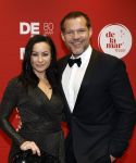 Amsterdam 30 november 2025
80 jaar het DeLaMar theater . Rene van Kooten poseert met partner Tanya Van Der Kooij