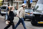 Amsterdam 14 oktober 2025
Renze Klamer met zijn nieuwe vriendin Hannah Trinette Ebbing in Amsterdam zuid.