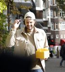 Amsterdam 14 oktober 2025
Renze Klamer met zijn nieuwe vriendin Hannah Trinette Ebbing in Amsterdam zuid.