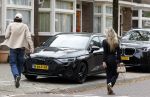 Amsterdam 14 oktober 2025
Renze Klamer met zijn nieuwe vriendin Hannah Trinette Ebbing in Amsterdam zuid.