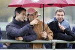 Den Haag 2 november 2025
Rob Jetten gaat bij de hockeywedstrijd klein Zwitserland- Bloemendaal kijken . 
Partner Nicolas Keenan doet alleen tijdens de warming up mee ivm een blessure . 
Daarna kikjken ze samen in de regen onder een paraplu naar de wedstrijd.