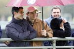 Den Haag 2 november 2025
Rob Jetten gaat bij de hockeywedstrijd klein Zwitserland- Bloemendaal kijken . 
Partner Nicolas Keenan doet alleen tijdens de warming up mee ivm een blessure . 
Daarna kikjken ze samen in de regen onder een paraplu naar de wedstrijd.