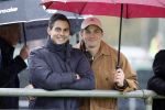 Den Haag 2 november 2025
Rob Jetten gaat bij de hockeywedstrijd klein Zwitserland- Bloemendaal kijken . 
Partner Nicolas Keenan doet alleen tijdens de warming up mee ivm een blessure . 
Daarna kikjken ze samen in de regen onder een paraplu naar de wedstrijd.