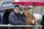 Den Haag 2 november 2025
Rob Jetten gaat bij de hockeywedstrijd klein Zwitserland- Bloemendaal kijken . 
Partner Nicolas Keenan doet alleen tijdens de warming up mee ivm een blessure . 
Daarna kikjken ze samen in de regen onder een paraplu naar de wedstrijd.