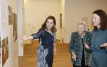 Amsterdam 13 november 2025
Prinses Beatrix en Sacha de Boer bij de opening van een fototentoonstelling ter gelegenheid van het honderdjarig bestaan van ontwikkelingsorganisatie Simavi in het Rijksmuseum in Amsterdam