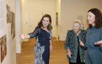 Amsterdam 13 november 2025
Prinses Beatrix en Sacha de Boer bij de opening van een fototentoonstelling ter gelegenheid van het honderdjarig bestaan van ontwikkelingsorganisatie Simavi in het Rijksmuseum in Amsterdam