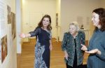 Amsterdam 13 november 2025
Prinses Beatrix en Sacha de Boer bij de opening van een fototentoonstelling ter gelegenheid van het honderdjarig bestaan van ontwikkelingsorganisatie Simavi in het Rijksmuseum in Amsterdam