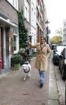 Amsterdam 16 oktober 2025
Sanne Wallis de Vries met haar hond in het centrum van Amsterdam