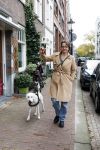 Amsterdam 16 oktober 2025
Sanne Wallis de Vries met haar hond in het centrum van Amsterdam