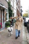 Amsterdam 16 oktober 2025
Sanne Wallis de Vries met haar hond in het centrum van Amsterdam