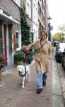 Amsterdam 16 oktober 2025
Sanne Wallis de Vries met haar hond in het centrum van Amsterdam