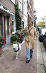 Amsterdam 16 oktober 2025
Sanne Wallis de Vries met haar hond in het centrum van Amsterdam