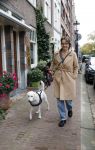 Amsterdam 16 oktober 2025
Sanne Wallis de Vries met haar hond in het centrum van Amsterdam