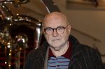 Amsterdam 26 oktober 2025
Boekpresentatie boek over 80 jaar het DeLaMar theater . Simone Kleinsma kreg uit handen van Janine v d Ende en Joop v d Ende het eerste exemplaar. Serge Henri Valcke