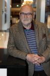 Amsterdam 26 oktober 2025
Boekpresentatie boek over 80 jaar het DeLaMar theater . Simone Kleinsma kreg uit handen van Janine v d Ende en Joop v d Ende het eerste exemplaar. Serge Henri Valcke