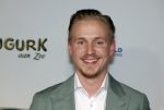Amsterdam 4 november 2025
Premiere Augurk aan zee in Tuschinski met de cast die bestaat uit oa Monic Hendrickx Martin v Waardenberg Olga Zuiderhoek Jelka v Houten Frank Lammers Peter v d Begin en Tibor Lukacs. Robert v Hemert heeft de titelsong geschreven . Oos Kesbeke met zijn zoon Silvian Kesbeke