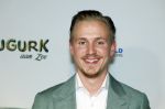 Amsterdam 4 november 2025
Premiere Augurk aan zee in Tuschinski met de cast die bestaat uit oa Monic Hendrickx Martin v Waardenberg Olga Zuiderhoek Jelka v Houten Frank Lammers Peter v d Begin en Tibor Lukacs. Robert v Hemert heeft de titelsong geschreven . Oos Kesbeke met zijn zoon Silvian Kesbeke