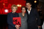Amsterdam 26 oktober 2025
Boekpresentatie boek over 80 jaar het DeLaMar theater . Simone Kleinsma kreg uit handen van Janine v d Ende en Joop v d Ende het eerste exemplaar. Cornald Maas verzorgde de presentatie