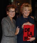 Amsterdam 26 oktober 2025
Boekpresentatie boek over 80 jaar het DeLaMar theater . Simone Kleinsma kreg uit handen van Janine v d Ende en Joop v d Ende het eerste exemplaar.